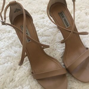 Criss cross Steve Madden heel